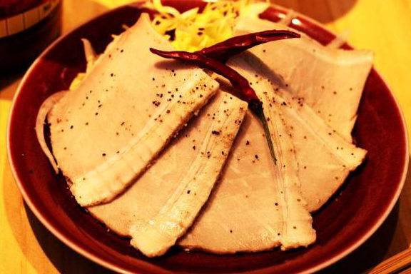 蒸し豚と辛味醤油